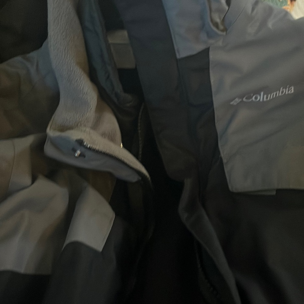 Columbia ski jacket excellent condition/ like new.